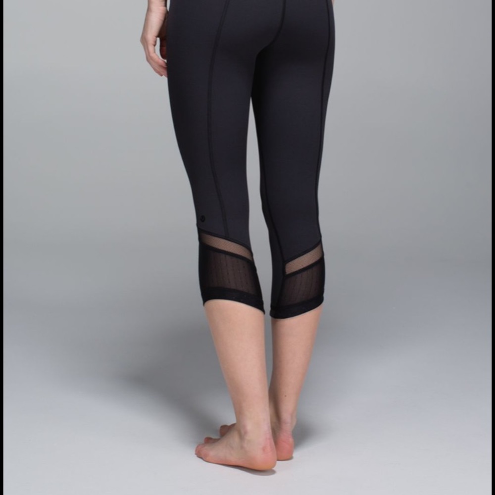 Lululemon Crop with Mesh Polka - sz 10